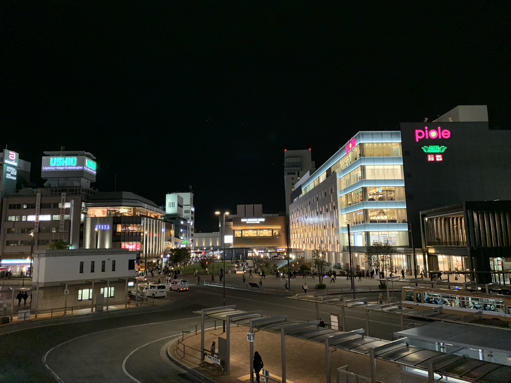 夜の姫路駅前