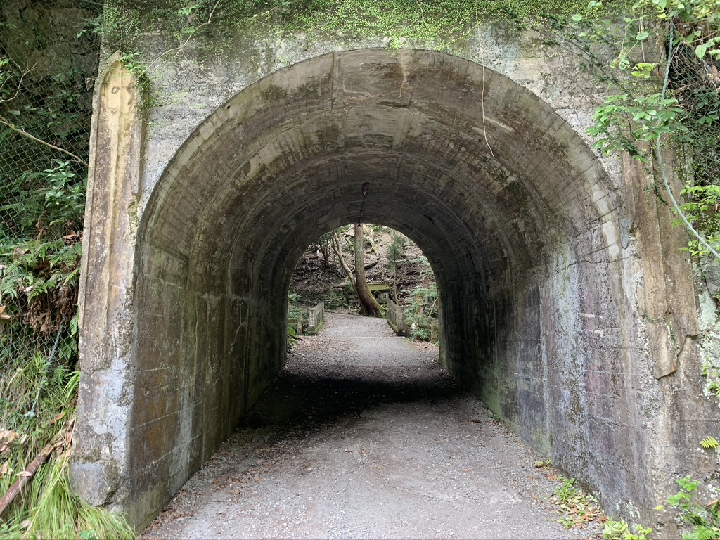 箕面の滝　滝道　トンネル