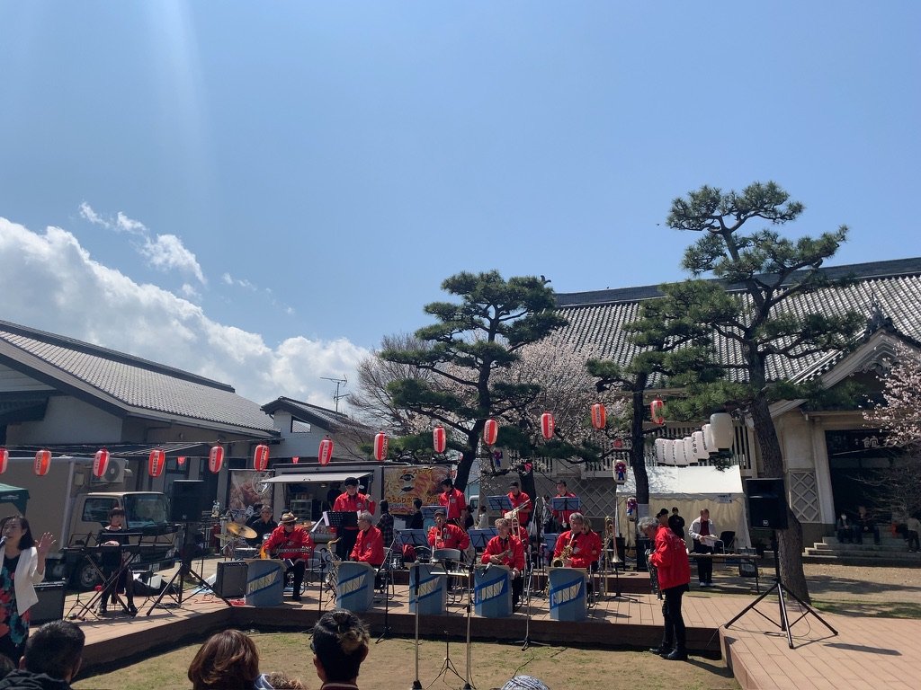 『岸和田市お城まつり』funnycompanyjazzオーケストラの演奏
