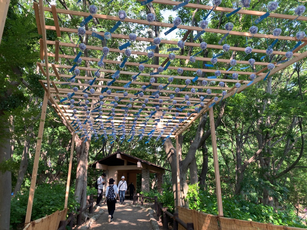 『長居植物園』の風鈴の小路