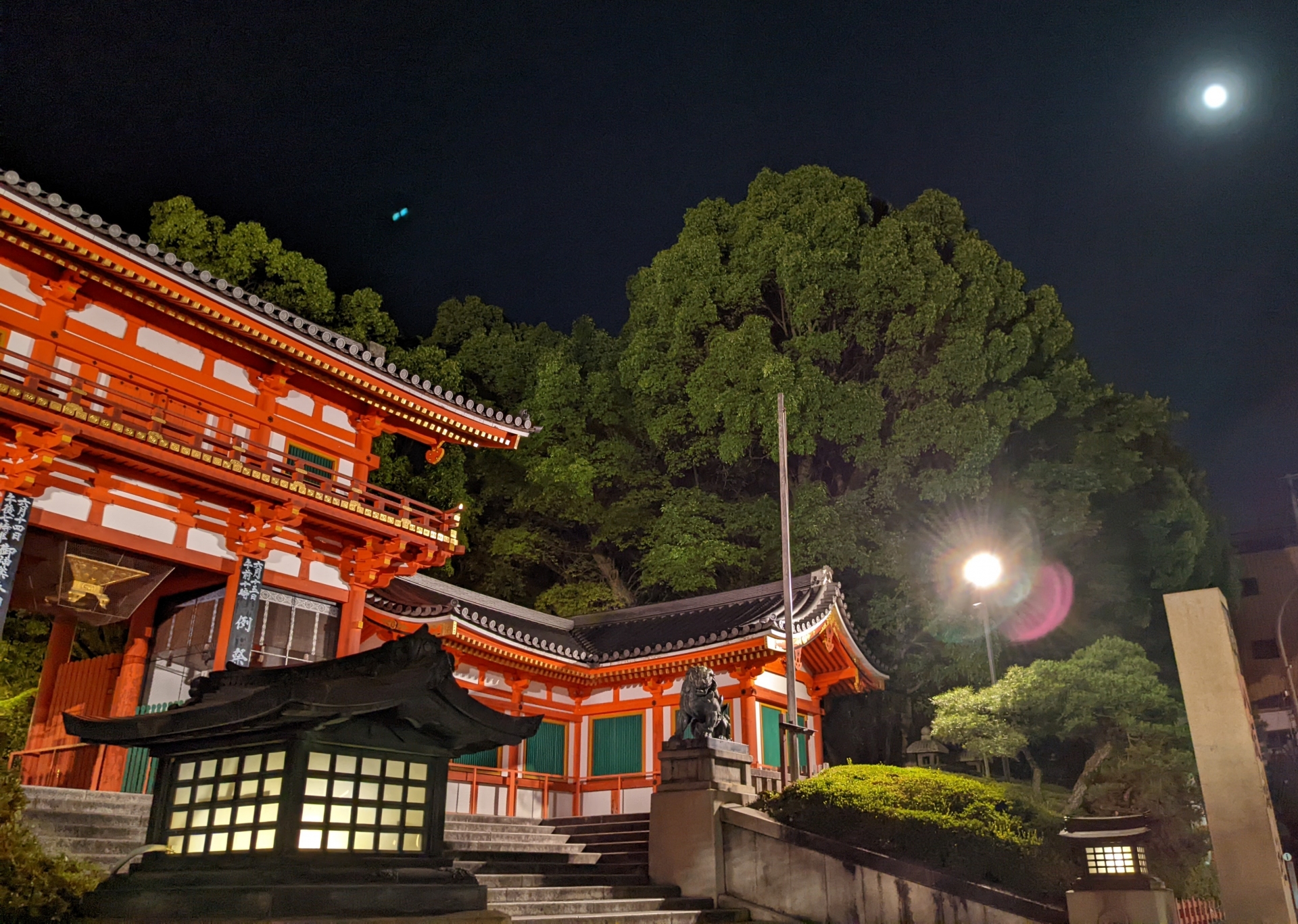 八坂神社　満月　photoAC